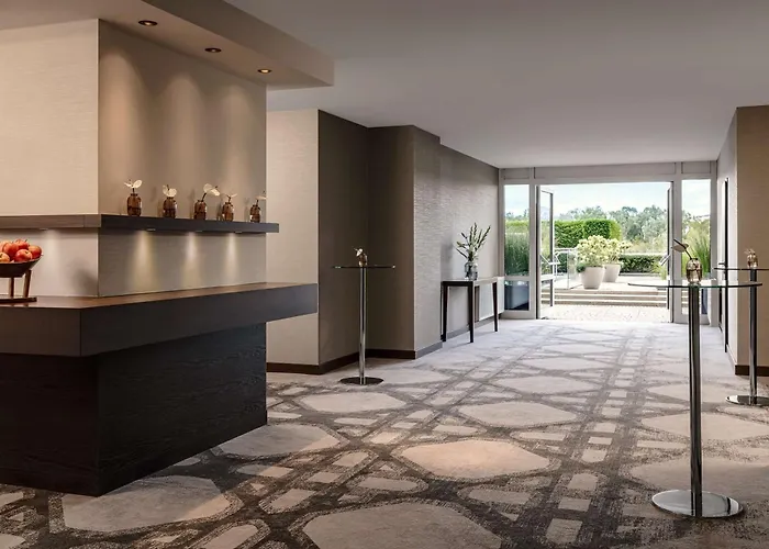 Hilton Waterfront 4*