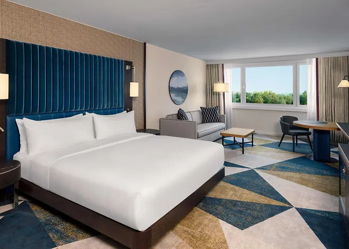 Hilton Waterfront Hotel 4*