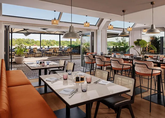 Hilton Waterfront 4* Vienna