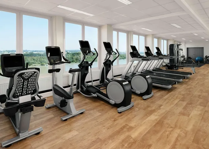 Hilton Waterfront 4* Vienna