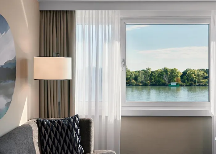 Hilton Waterfront 4* Vienna