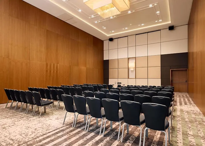 Hilton Waterfront Hotel 4*