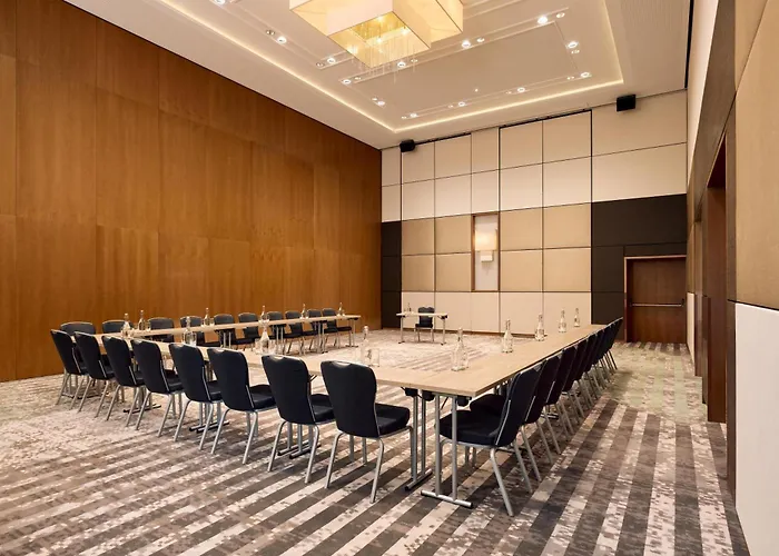 Hilton Waterfront 4* Vienna