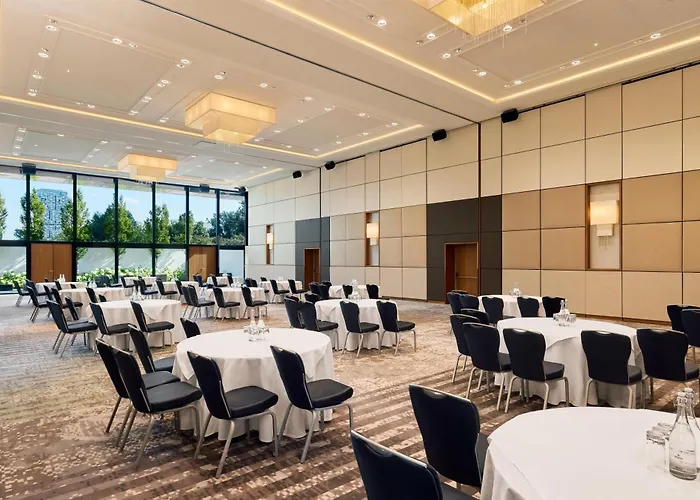 Hilton Waterfront 4* Vienna