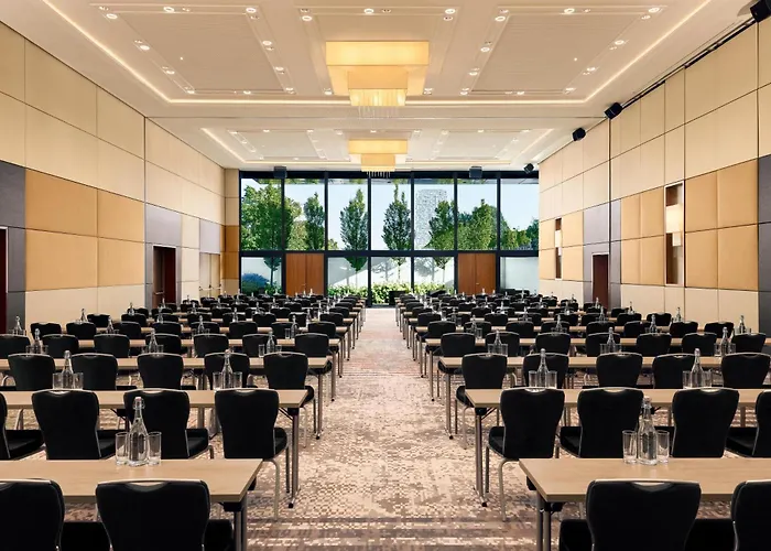 Hilton Waterfront 4* Vienna