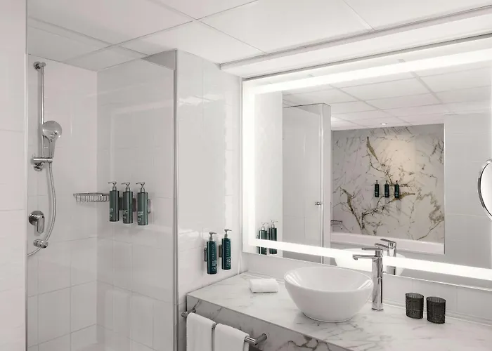 Hilton Waterfront 4* Vienna